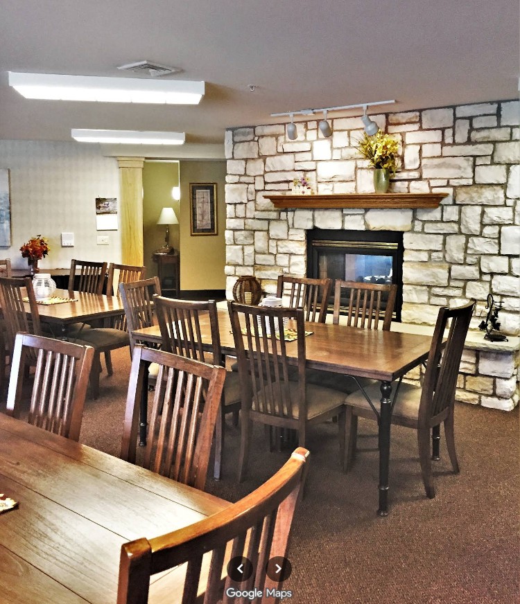 409Marquette Manor - community room.jpg